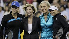 Tenistka Kim Clijstersová obhájila titul na grandslamovém US Open. Belgická hrá�ka v sobotním finále porazila Rusku Veru Zvonarevovou hladce ve dvou setech.