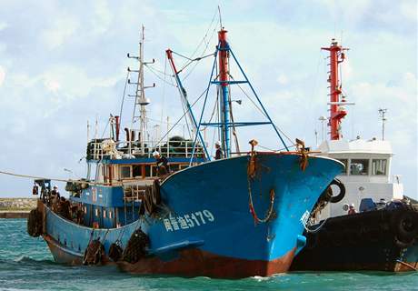 ínská rybáská lo, kterou Japonsko zadrelo ve sporných vodách
