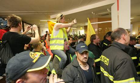Protestující v budov Ministerstva vnitra