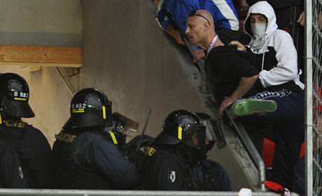 Bohemians 1905 - Bank Ostrava (bitka fanouk s polici).