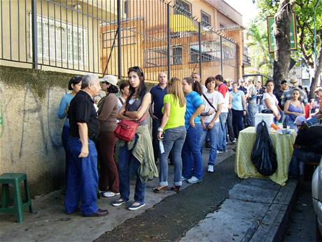Venezuelské volby. Lidé stáli v dlouhých frontách