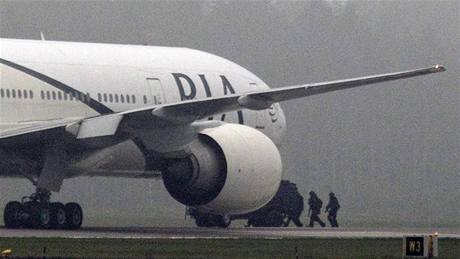 Pákistánský Boeing 777 pistál kvli vymylené hrozb.