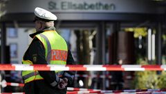 Policisté ped nemocnicí v Lörrachu