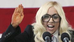 Má� n�co proti? Tak táhni, parafrázovala v pond�lí pravidlo �neptej se, ne�íkej� zp�va�ka Lady Gaga na demonstraci za práva homosexuál� v armád�. 