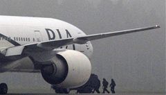 Pákistánský Boeing 777 p�istál kv�li vymy�lené hrozb�.