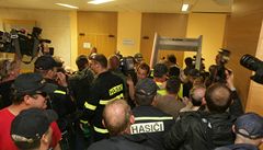 Demonstranti v budov� Ministerstva vnitra