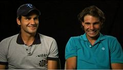 Roger Federer (vlevo) a Rafael Nadal
