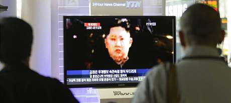 Severokorejci si prohlíejí Kim ong-una