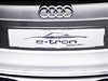 I Audi má svj elektromobil. Audi e-tron Spyder byl pedstaven 30. záí ve svtové premiée na paíském autosalonu. 