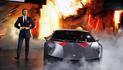 éf automobilky Lamborghini Stephan Winkelmann pedstavil 29. záí v pedveer paíského autosalonu nový vz Lamborghini. 
