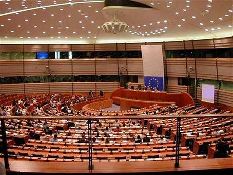 Pedlohu musí schválit jet Evropský parlament