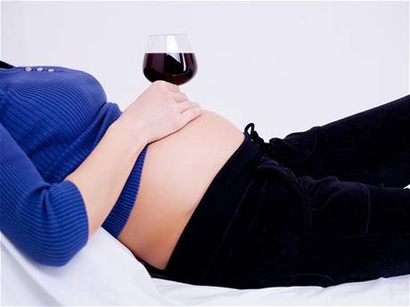Alkohol v thotenství - ilustraní foto.