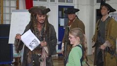 Johnny Depp šokoval dívenku. Navštívil ji ve škole jako pirát