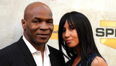 Mike Tyson s manelkou Lakihou Spicerovou.