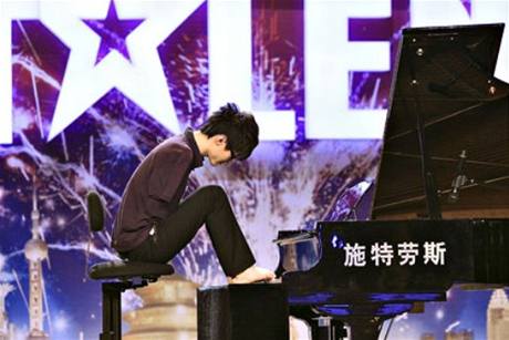 Bezruký klavírista v soutěži Čína má talent.