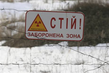 Vstran cedule upozoruje na zamoenou znu, vtejte v ernobylu.