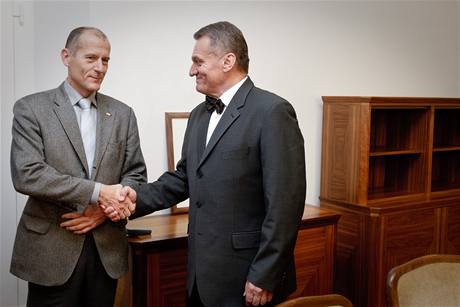 Povolební vyjednávání o praský magistrát: Zleva Zdenk Tma a Bohuslav Svoboda.