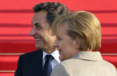Nicolas Sarkozy vítá Angelu Merkelovou v Deauville