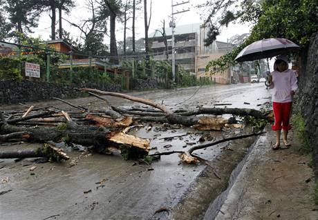 Tajfun Megi řádil na Filipínách, zabil deset lidí.