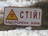 Výstraná cedule upozoruje na zamoenou zónu, vítejte v ernobylu.