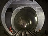 Horníci prorazili posledních 180 centimetr Gotthardského elezniního tunelu ve výcarsku. Ten se s 57.072 metry stal nejdelím na svt.