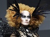 Modelky pedvádí odváné úesy na pehlídce Alternative Hair Show v Londýn.
