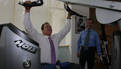 Schwarzenegger dal Medvedvovi mistrovskou trninkovou lekci