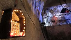 Horníci prorazili posledních 180 centimetr� Gotthardského �elezni�ního tunelu ve �výcarsku. Ten se s 57.072 metry stal nejdel�ím na sv�t�.