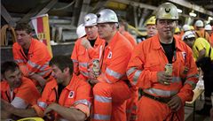 Horníci prorazili posledních 180 centimetr� Gotthardského �elezni�ního tunelu ve �výcarsku. Ten se s 57.072 metry stal nejdel�ím na sv�t�.