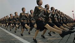 OBRAZEM: e Kim oslavila vznik strany monstrzn pehldkou