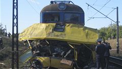 Ukrajinsk linkov autobus vjel na koleje a zhasl mu motor: 42 mrtvch