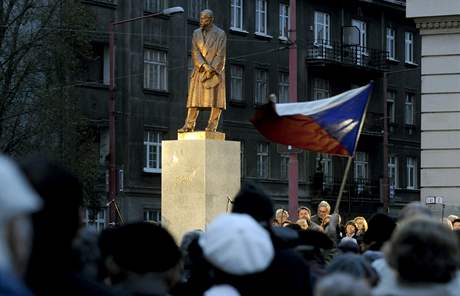 Socha prvního eskoslovenského prezidenta Tomáe Garrigua Masaryka byla slavnostn odhalena 28. íjna v Bratislav
