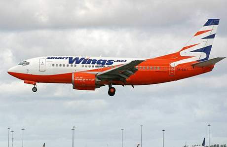 Letadlo spolenosti Travelservice v barvách nízkonákladových aerolinek Smartwings.
