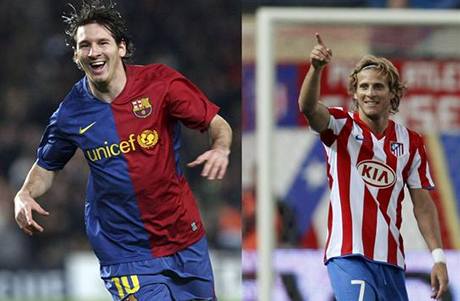 Lionel Messi (vlevo) a Diego Forlán.