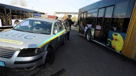 Ukrajinský námstek pedsedy vlády se autobusem srazil s vozem dopravní policie