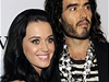 Britský herec Russell Brand a americká popová zpvaka Katy Perry