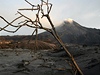 Sopka Merapi zaala znovu chrlit lávu. 