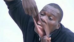 Nejirí ústa na svt mí 17 cm. Patí Franciscu Domingu Joaquimovi z Angoly.