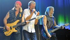 Deep Purple. Zleva baskytarista Roger Glover, zpěvák Ian Gillan a kytarista Steve Morse