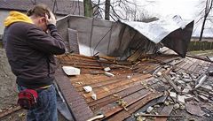 Prudký vítr dosahující na Vysoin síly orkánu odtrhl 1. bezna v Kalhov na Jihlavsku stechu rodinného domu.
