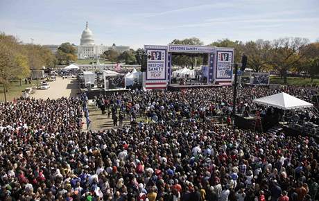 Desetitisíce lidí se dnes sely na washingtonském prostranství National Mall nedaleko Bílého domu na mítinku za zachování zdravého rozumu ped úterními volbami