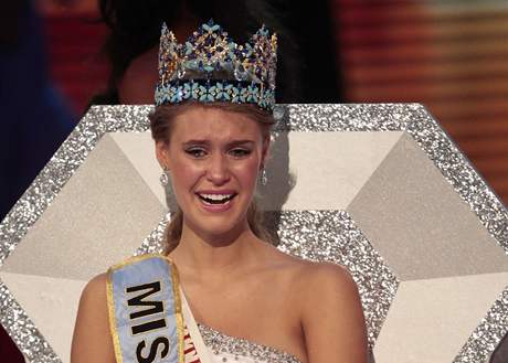 Miss World 2010 se dnes v ínském letovisku San-ja stala osmnáctiletá Amerianka Alexandria Millsová.