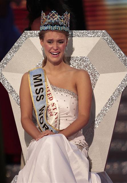 Miss World 2010 se dnes v ínském letovisku San-ja stala osmnáctiletá Amerianka Alexandria Millsová.