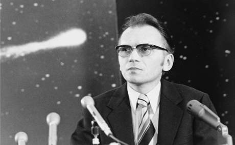 Lubo Kohoutek na tiskové konferenci NASA  v lednu 1974