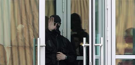 Ruská policie ped Lebedvovou bankou