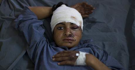 Chlapec zranný po útoku sebevraedného atentátníka