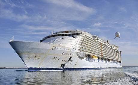 Lo Oasis of the Seas.