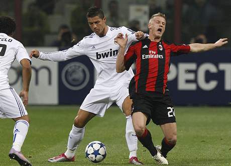 Cristiano Ronaldo a Ignazio Abate (vpravo)