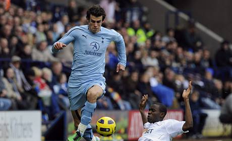 Bolton - Tottenham (Bale v modrém v akci).