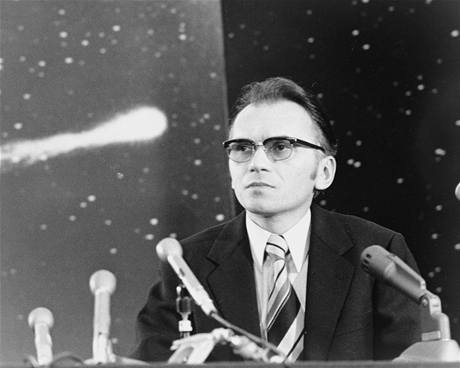Lubo Kohoutek na tiskové konferenci NASA  v lednu 1974